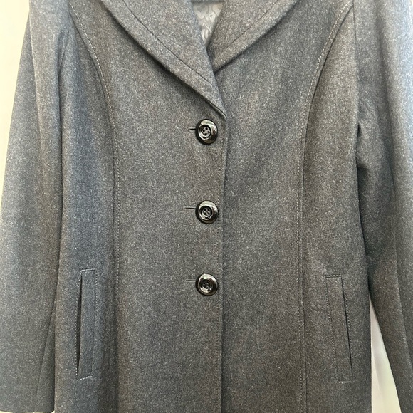Guess Woman’s Wool Blend Peacoat Charcoal Colored Lined Split Collar Coat Size L - Picture 3 of 14